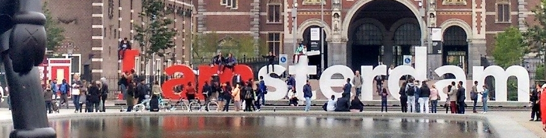 Το Rijksmuseum στο Άμστερνταμ της Ολλανδίας, είναι το μεγαλύτερο τουριστικό αξιοθέατο για τις τέχνες και το σχεδιασμό.